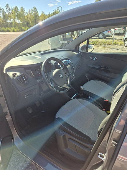 Renault Captur 8 of 9