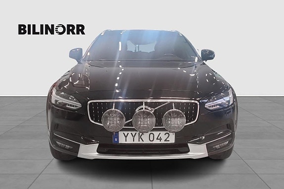 Volvo V90 Cross Country 3 of 11