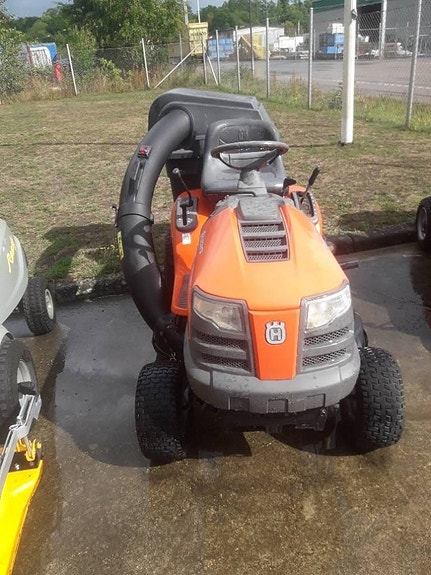 Husqvarna LT 151 2 of 4