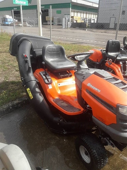 Husqvarna LT 151 3 of 4