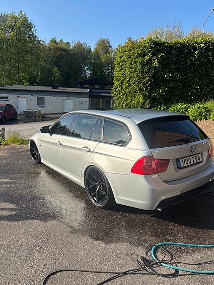 BMW 320d 2 of 6