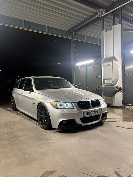 BMW 320d 3 of 6