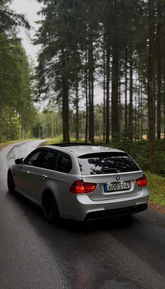 BMW 320d 4 of 6