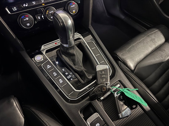 Volkswagen Passat 12 of 19