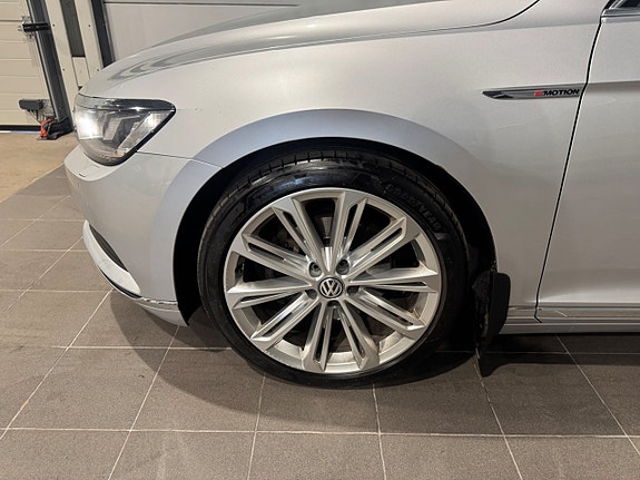 Volkswagen Passat 5 of 19