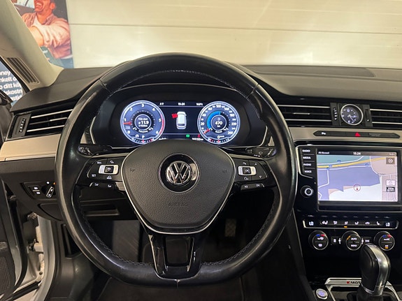 Volkswagen Passat 11 of 19