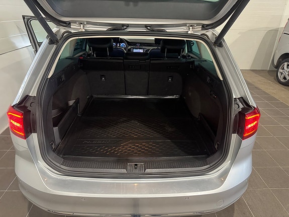 Volkswagen Passat 17 of 19