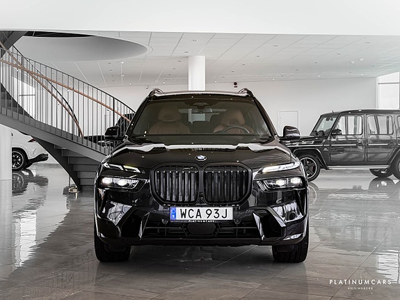 BMW X7 3 of 16