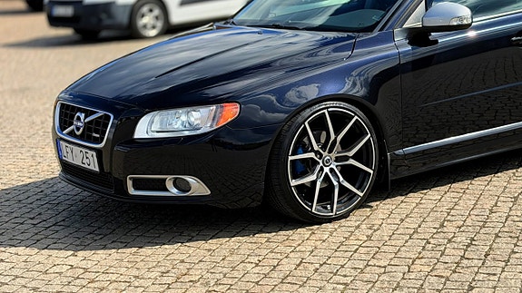 Volvo V70 8 of 16