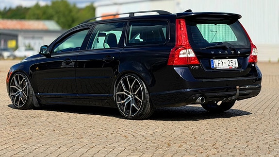 Volvo V70 7 of 16