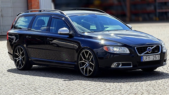 Volvo V70 3 of 16