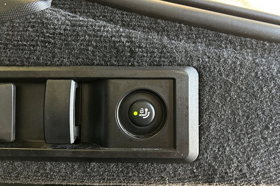 BMW i4 23 of 24