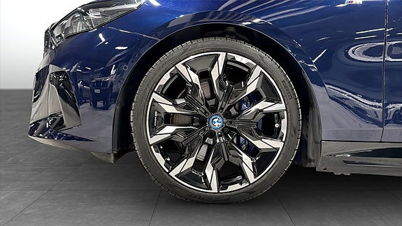 BMW i5 9 of 13