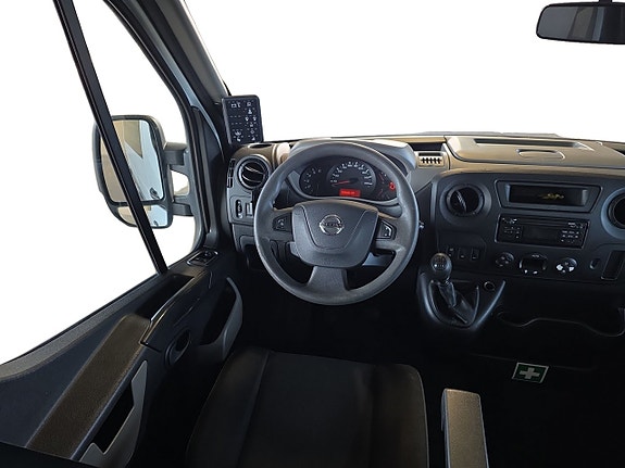 Nissan NV400 8 of 15