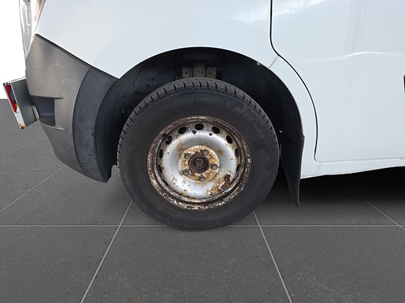 Nissan NV400 6 of 15