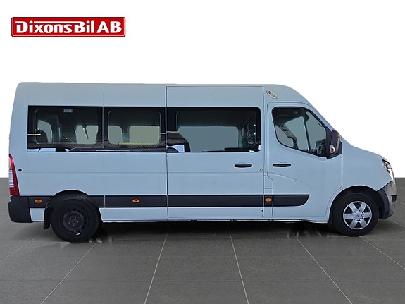 Nissan NV400 2 of 15
