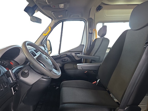 Nissan NV400 7 of 15