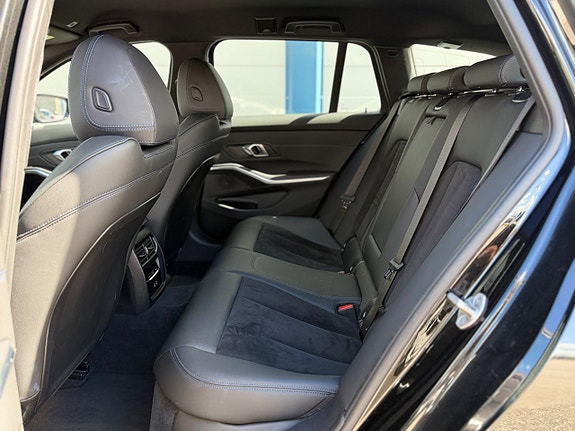 BMW 330e 14 of 20