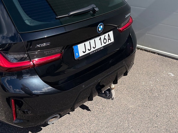 BMW 330e 9 of 20