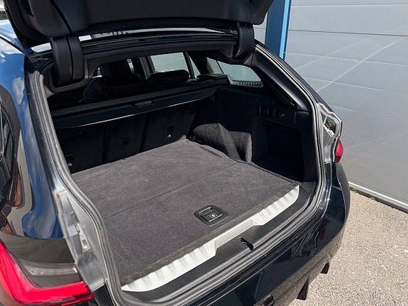 BMW 330e 16 of 20