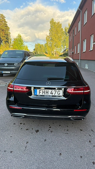 Mercedes-Benz E200 4 of 11