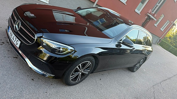 Mercedes-Benz E200 2 of 11