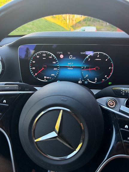 Mercedes-Benz E200 7 of 11