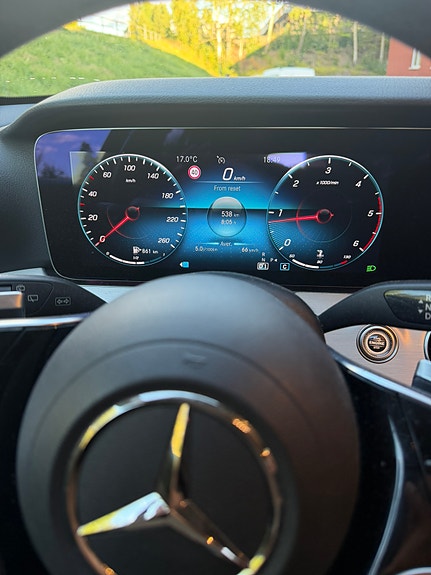 Mercedes-Benz E200 8 of 11