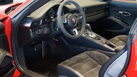 Porsche 911 Targa 4 GTS 5 of 6