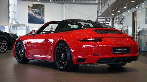 Porsche 911 Targa 4 GTS 2 of 6