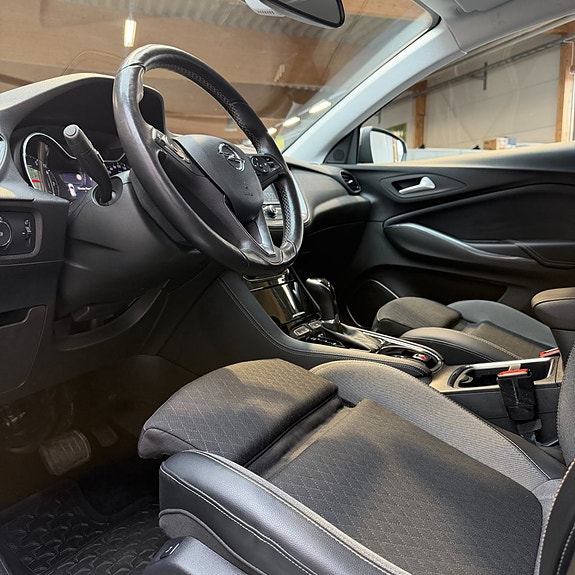 Opel Grandland X 8 of 11