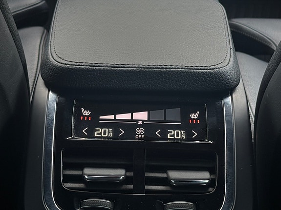 Volvo XC90 16 of 20