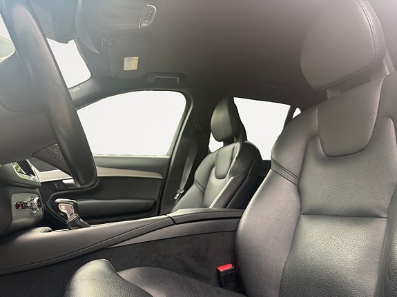 Volvo XC90 10 of 20