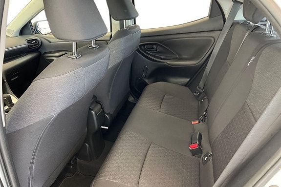 Toyota Yaris 13 of 21