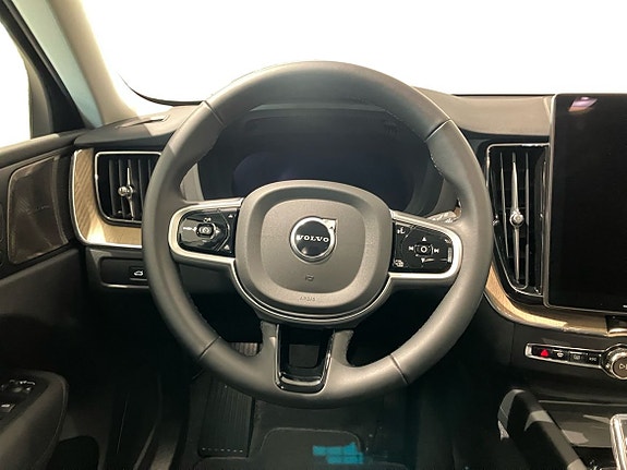 Volvo XC60 11 of 16