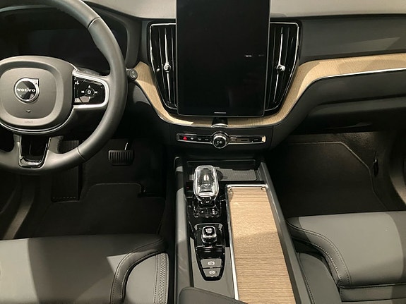 Volvo XC60 13 of 16