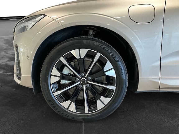 Volvo XC60 10 of 16