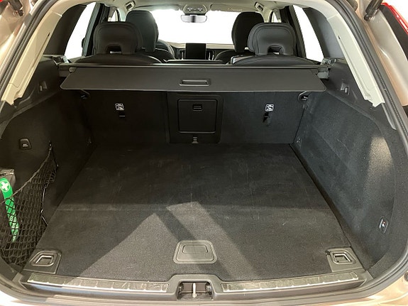 Volvo XC60 14 of 16