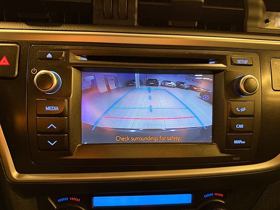 Toyota Auris 19 of 24