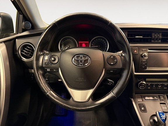 Toyota Auris 13 of 24