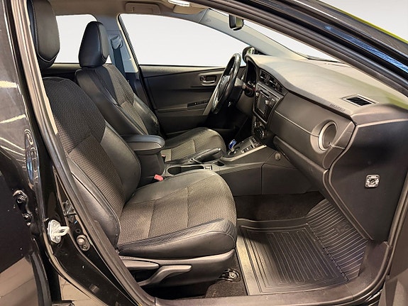 Toyota Auris 15 of 24