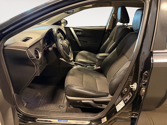 Toyota Auris 9 of 24
