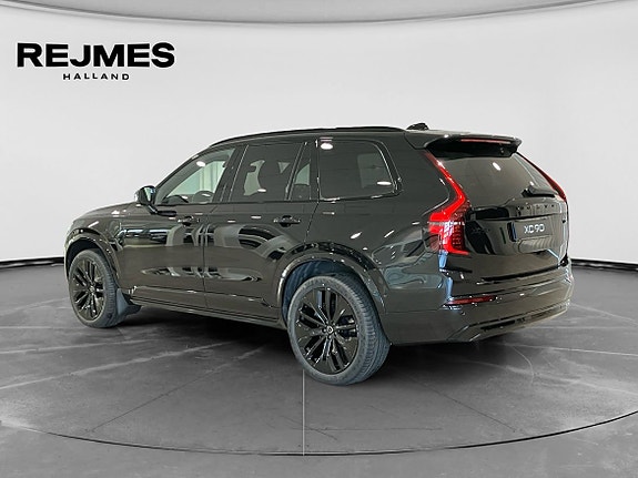 Volvo XC90 2 of 13