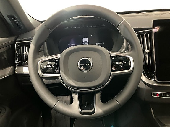 Volvo XC90 10 of 13
