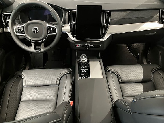 Volvo XC90 5 of 13