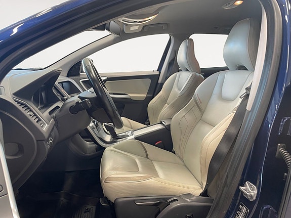 Volvo XC60 11 of 20