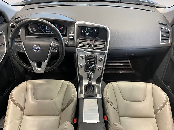 Volvo XC60 13 of 20