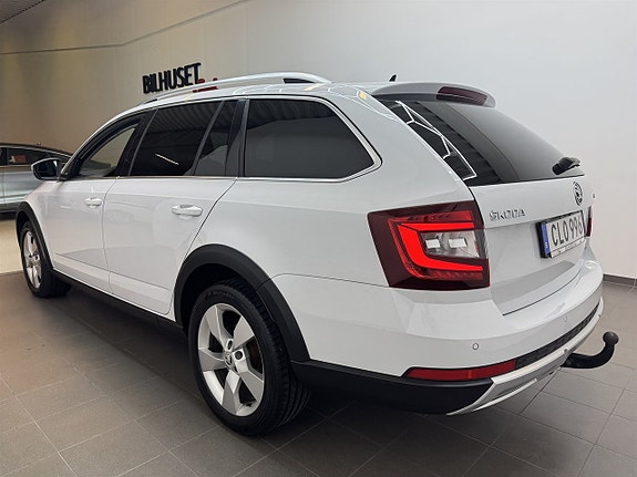 Skoda Octavia Scout 4 of 19