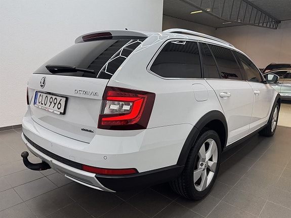 Skoda Octavia Scout 3 of 19