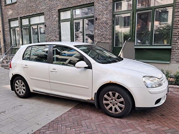 Volkswagen Golf V 2 of 5